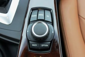 BMW-420d-xDrive-iç-kontrol-dügmesi